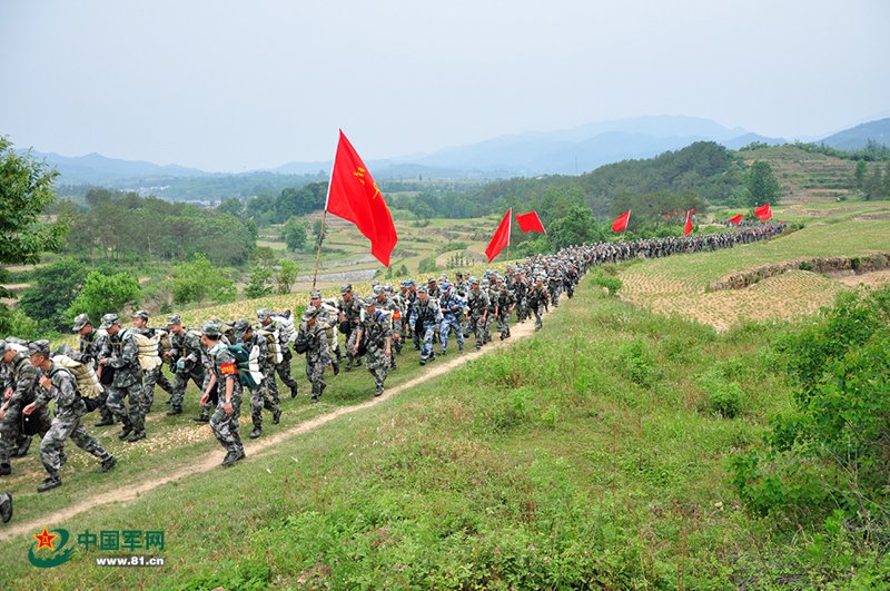 野外徒步拉练